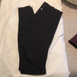 Lulu Lemon black full length leggings. Size 6